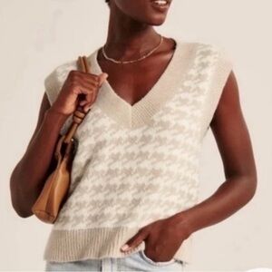 BRAND NEW - ABERCROMBIE NEUTRAL SWEATER VEST